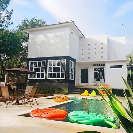 Villa Herrera Puncak Luaran gambar