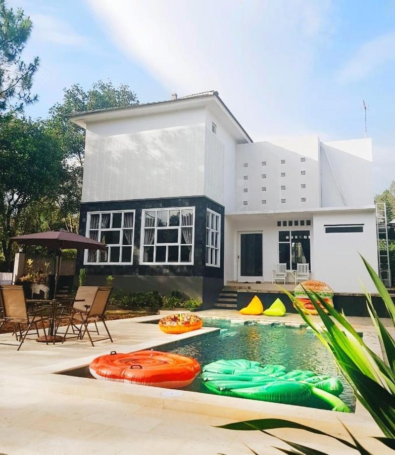 Villa Herrera Puncak Luaran gambar