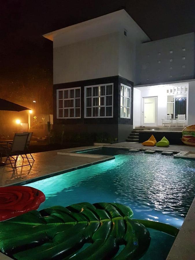 Villa Herrera Puncak Luaran gambar
