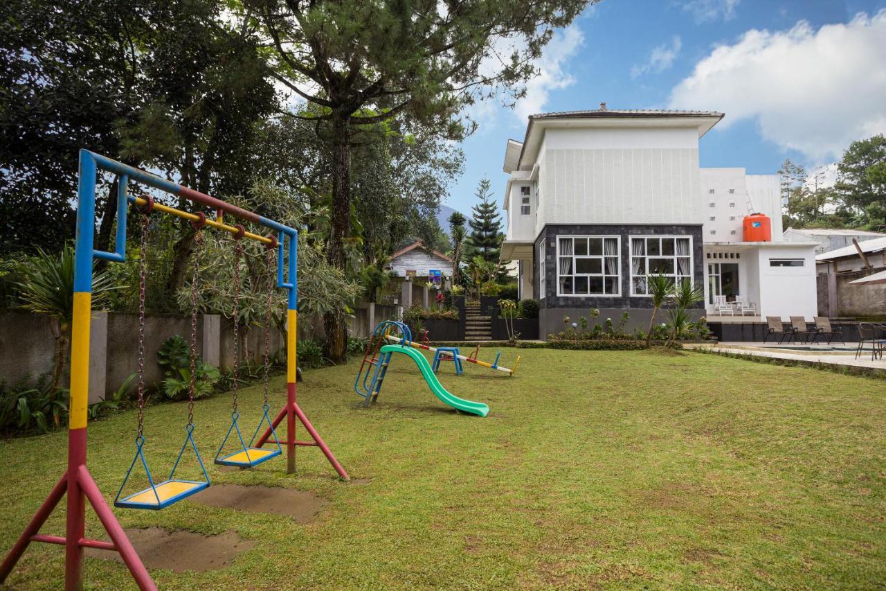 Villa Herrera Puncak Luaran gambar