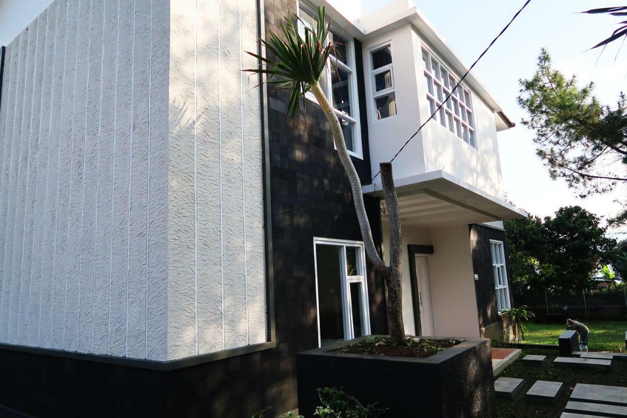 Villa Herrera Puncak Luaran gambar